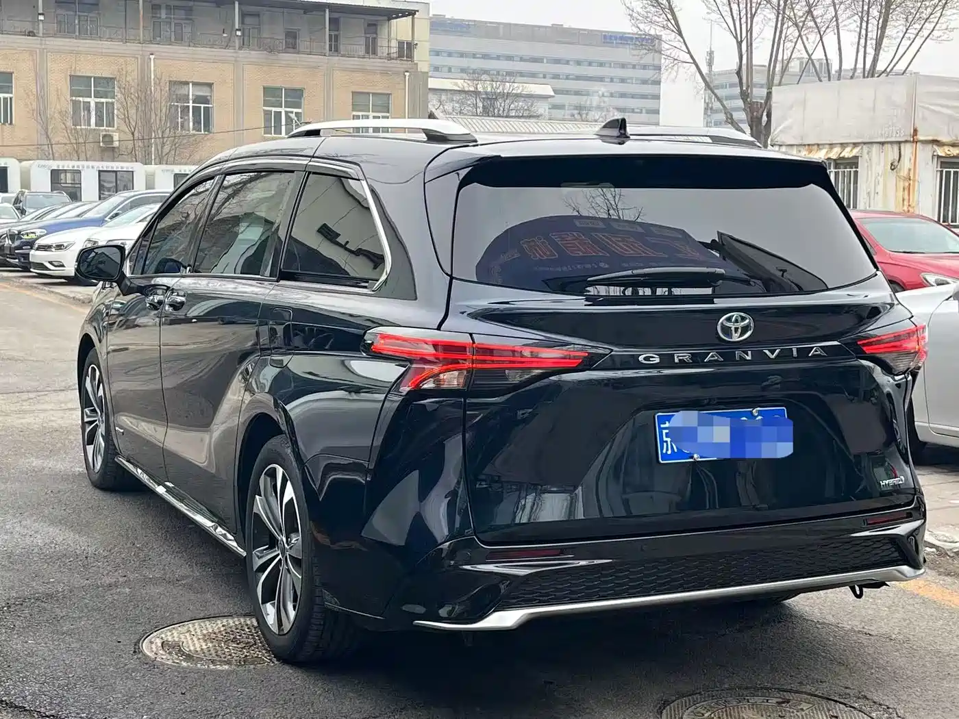 Toyota Granvia 2022 Model Year 2.5L Hybrid Flagship Edition фото 7