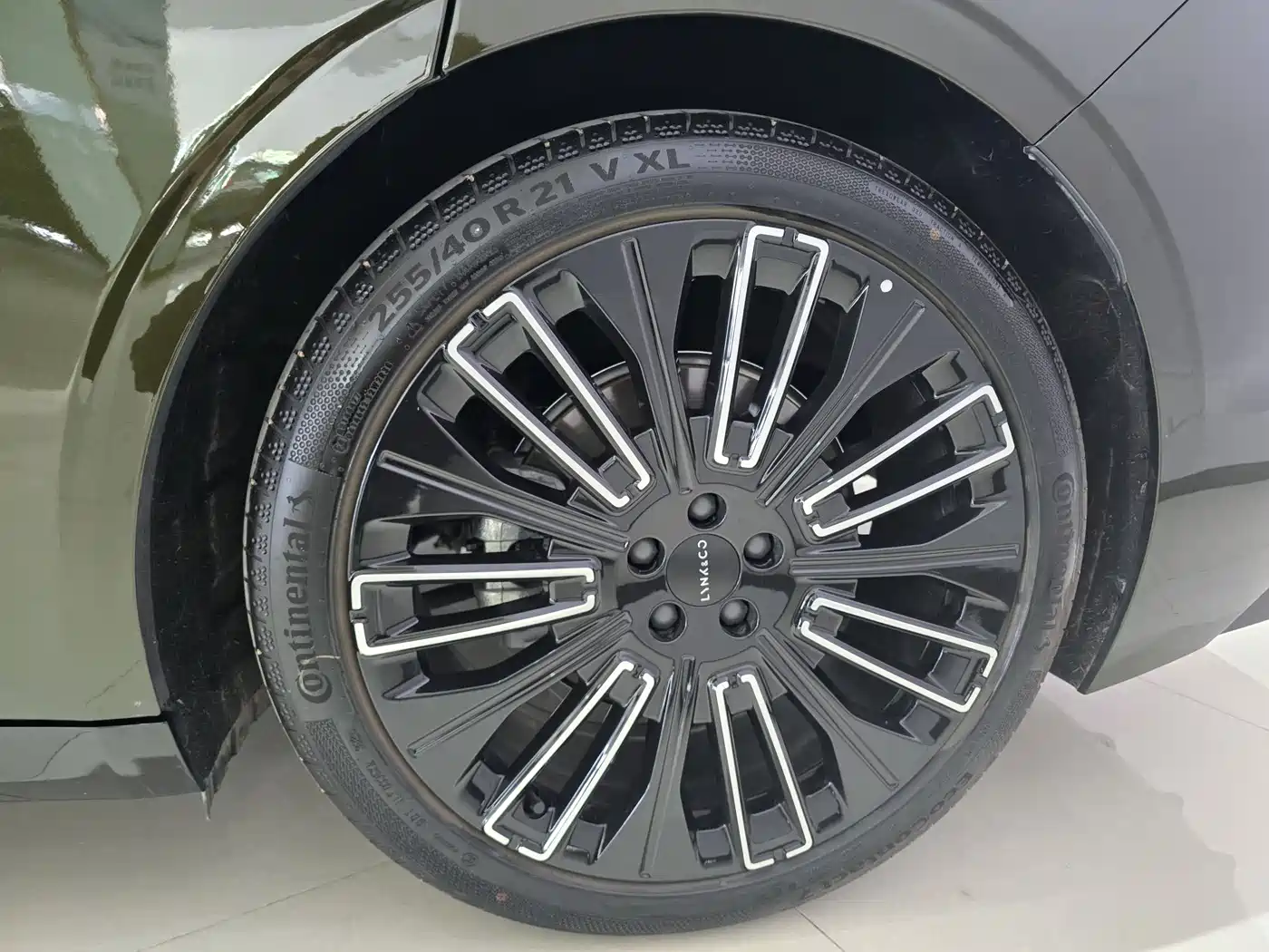 Lynk & Co 10 EM-P 2025 Facelift 240 AWD Ultra Sport Edition фото 8