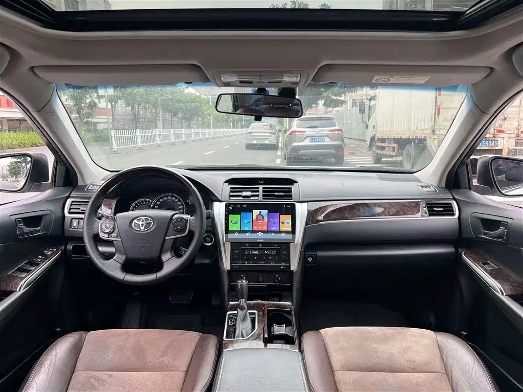 Toyota Camry 2016 2.5G 10th Anniversary Luxury Navigation Edition фото 11