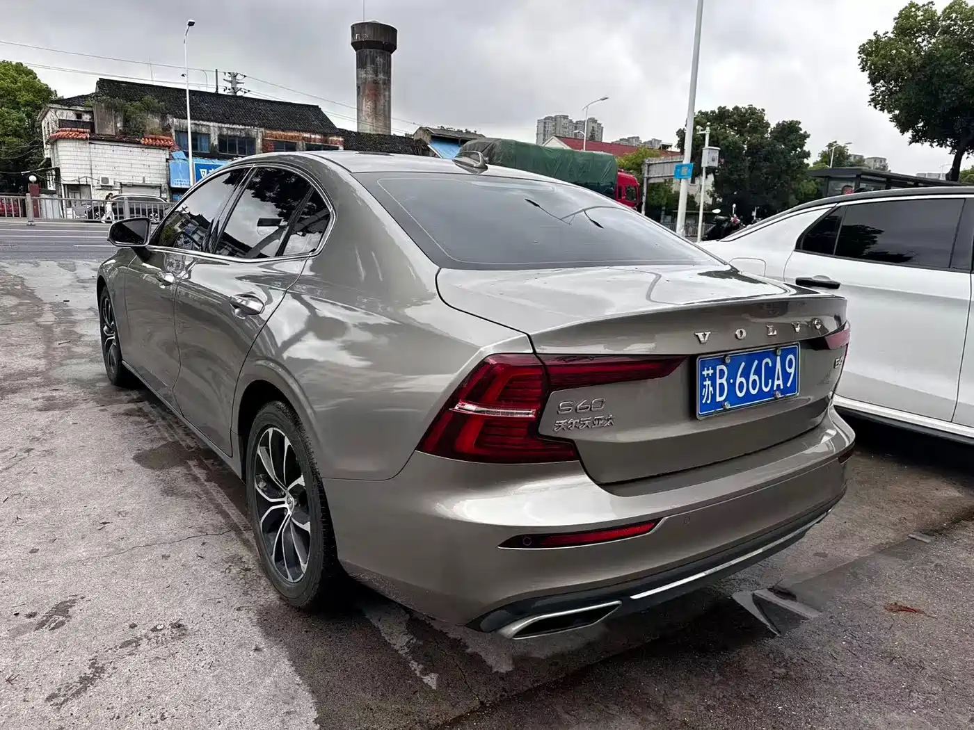 VOLVO S60