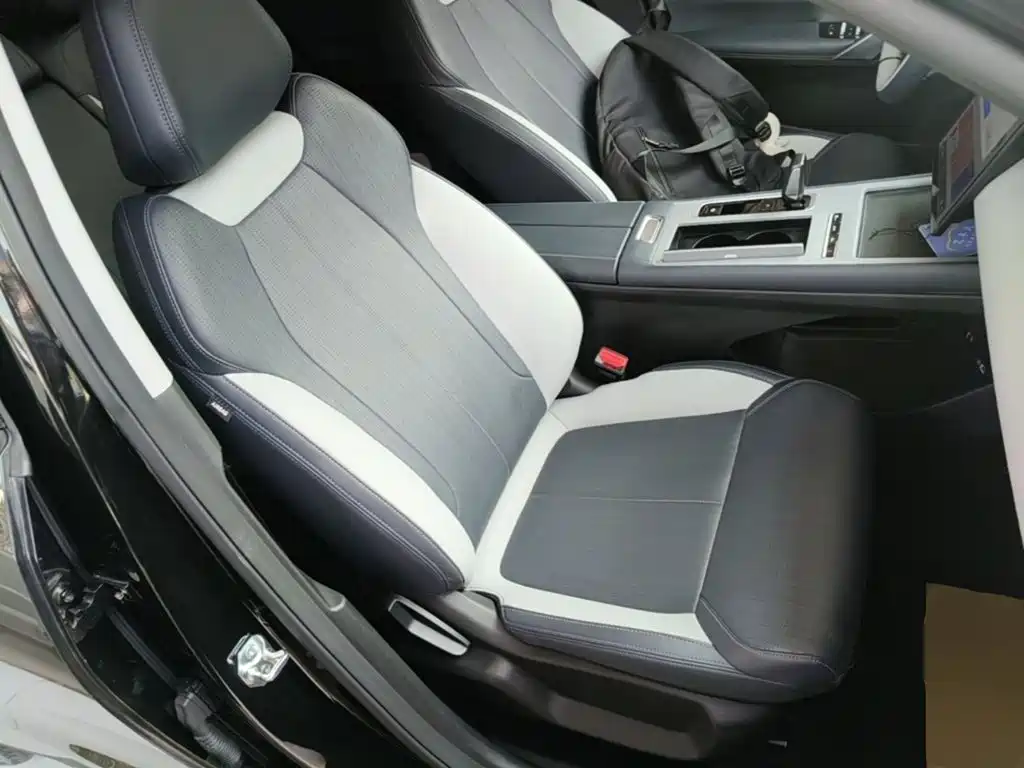Фото 25 - Geely Boyue L