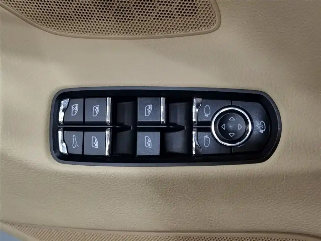 Porsche Panamera 2014 Panamera 4 3.0T фото 9