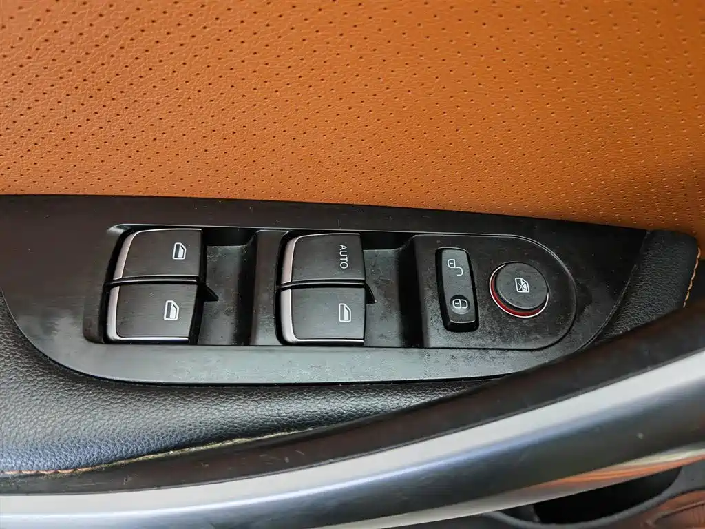 BYD Song 2016 1.5TI Manual Premium фото 9