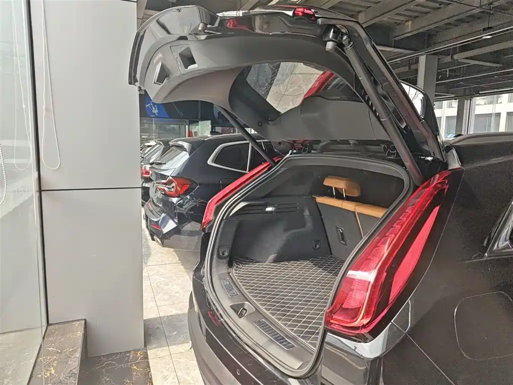 Cadillac XT4 2022 28T FWD Premium фото 19
