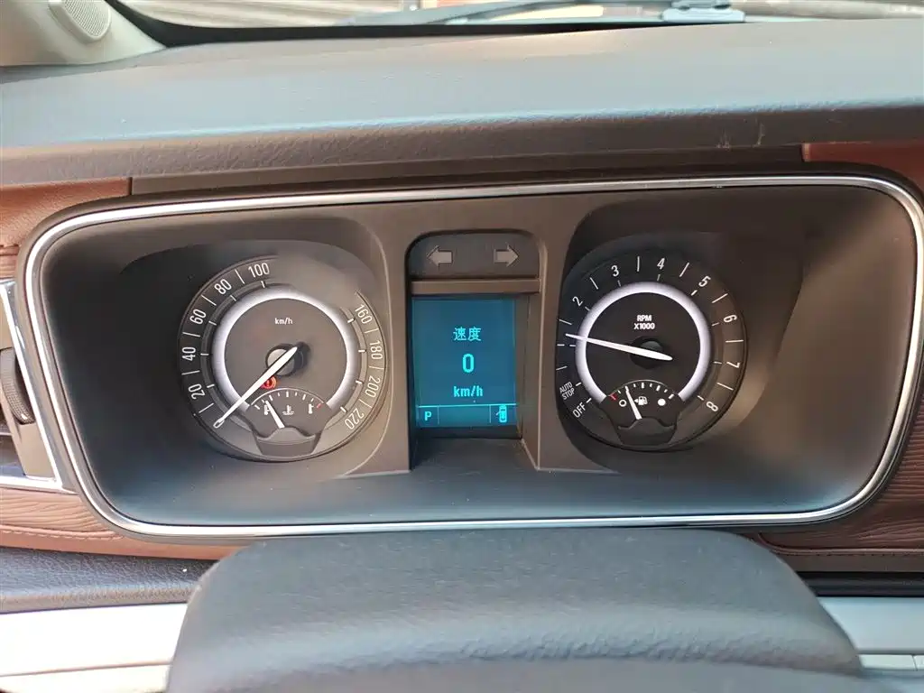 Buick GL8 2018 28T Luxury Model China VI фото 4