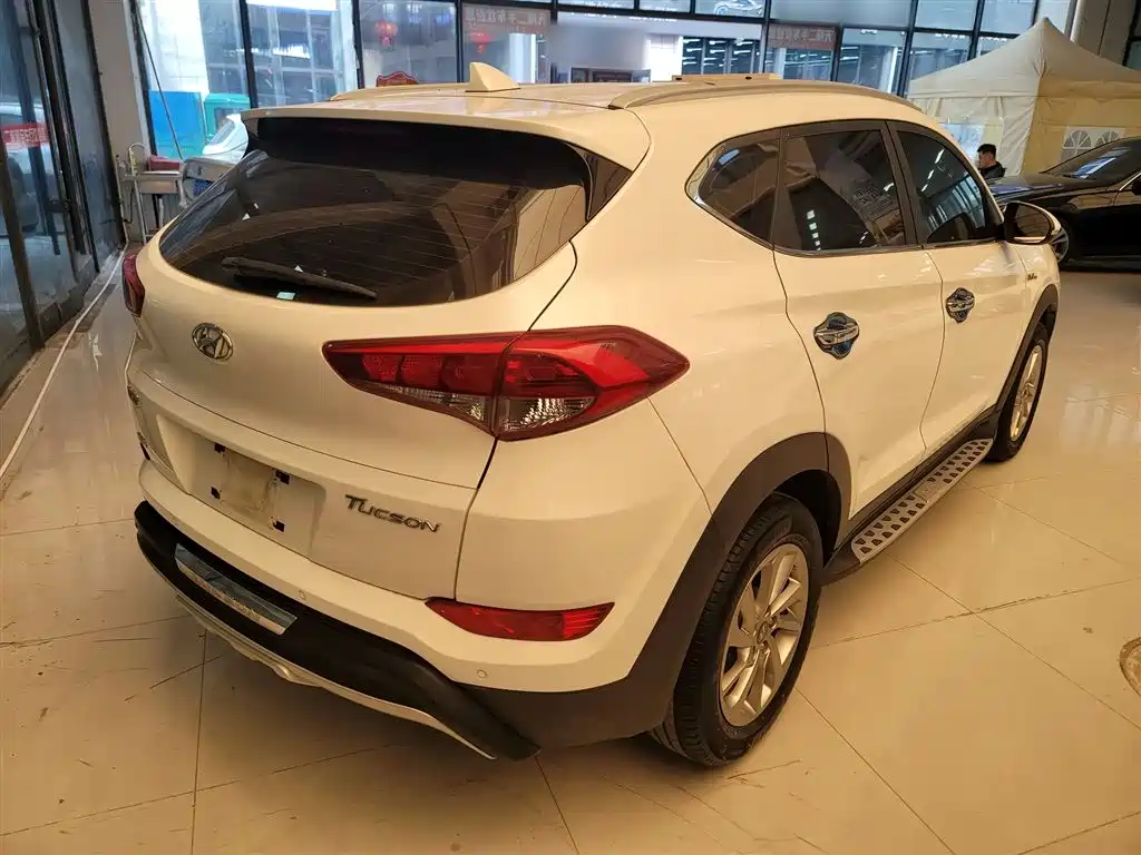 HYUNDAI TUCSON