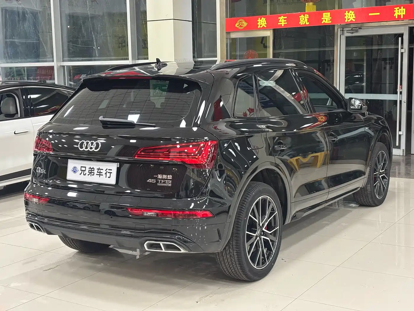 Audi Q5L 2025 45th Anniversary Edition 45 TFSI Luxury Sport фото 14