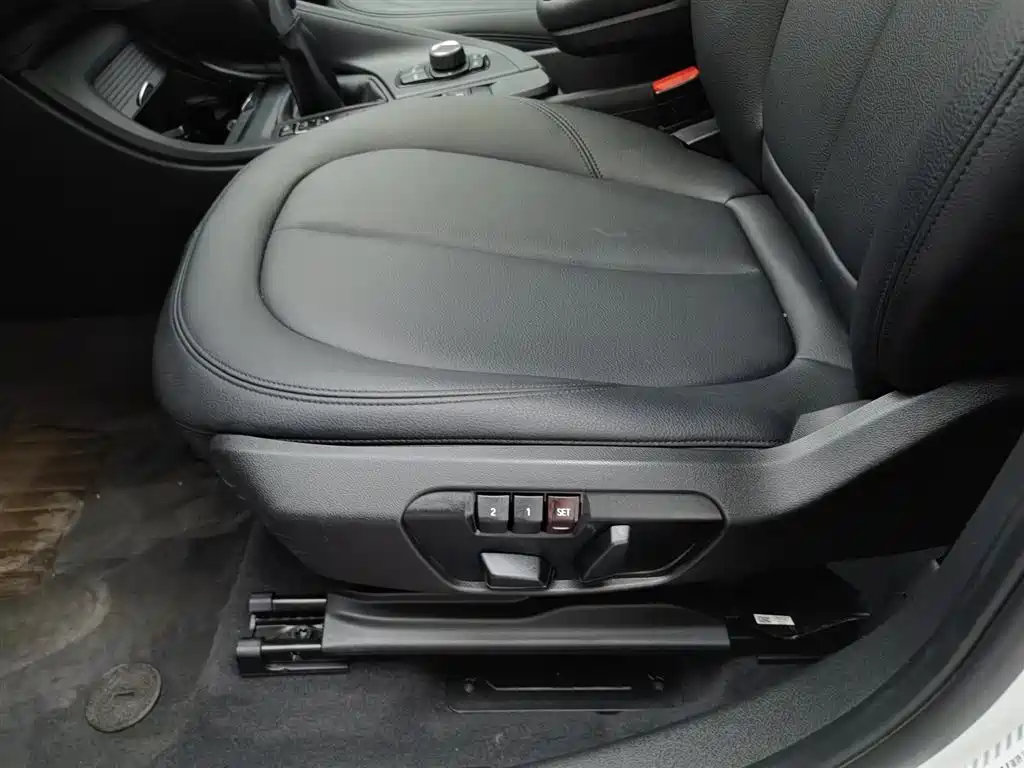 BMW X1 2018 sDrive18Li Fashion Model фото 20