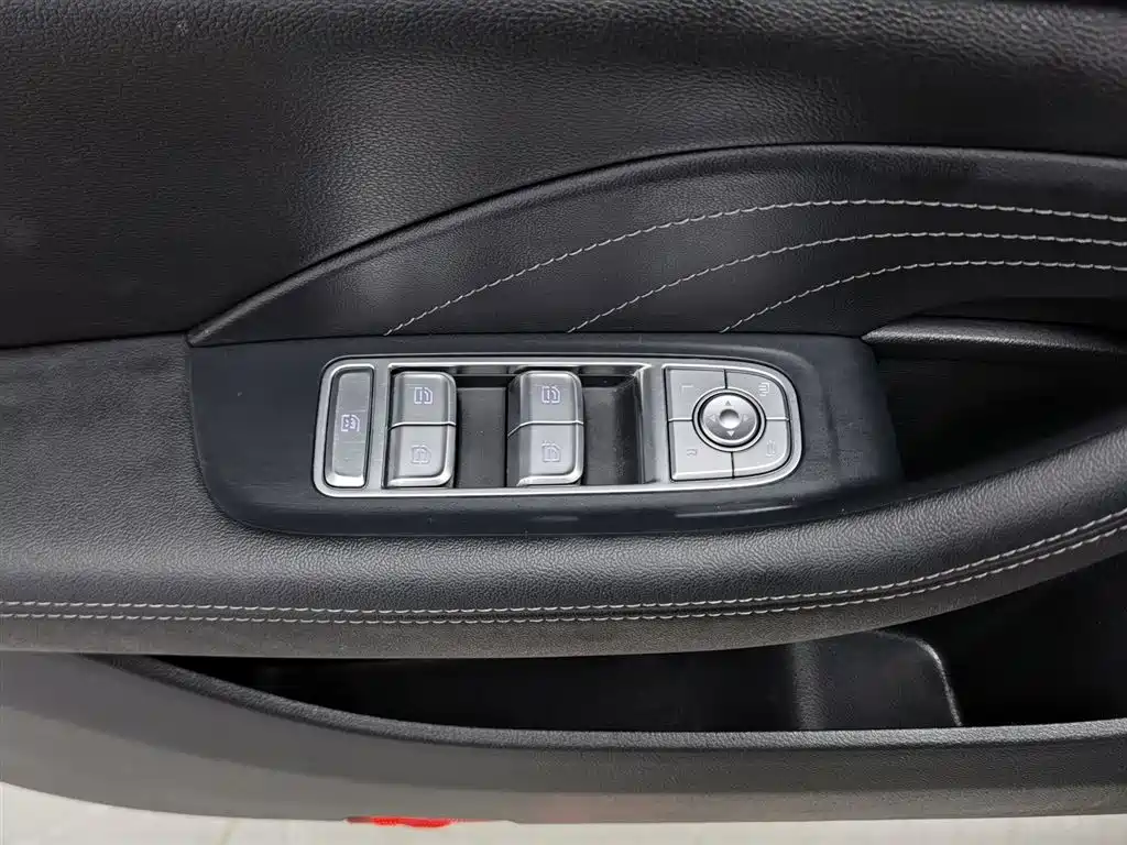 Hongqi H5 2024 1.5T DCT Smart Connect Flag Rhythm Edition фото 9