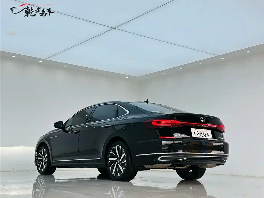 Volkswagen Passat 2023 Facelift 380TSI Luxury Edition фото 5