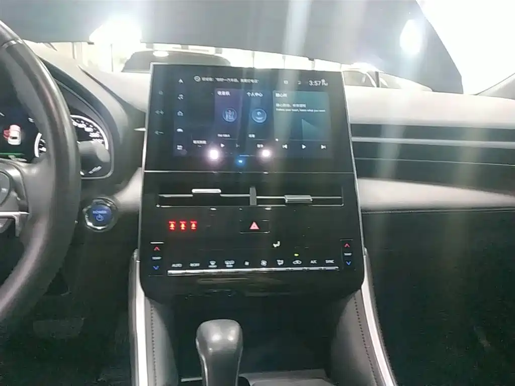 Toyota Avalon 2022 Hybrid 2.5L Luxury Edition фото 13