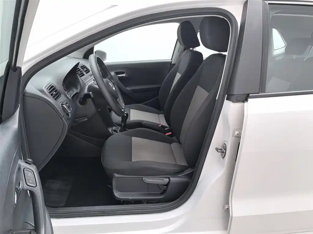Volkswagen Polo 2018 1.5L Manual Safe Drive фото 10