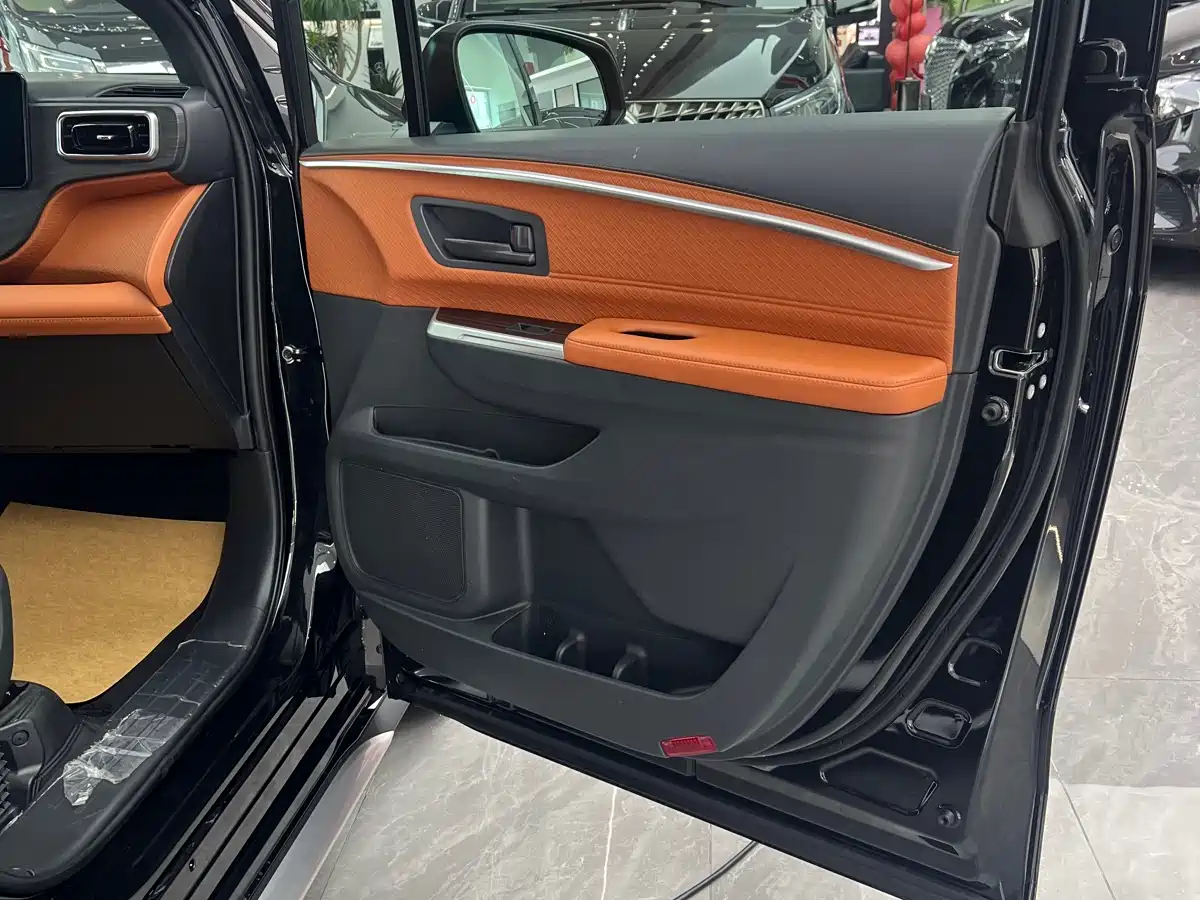 Toyota Granvia 2026 Model 2.5L Hybrid Comfort Edition фото 6