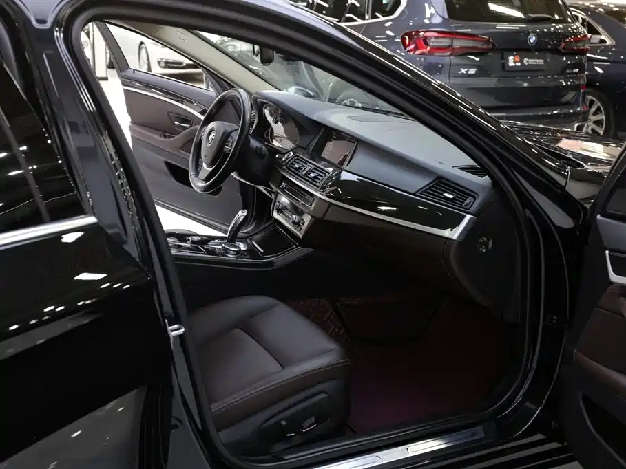BMW 5 Series 2017 525Li Luxury Design Package фото 18