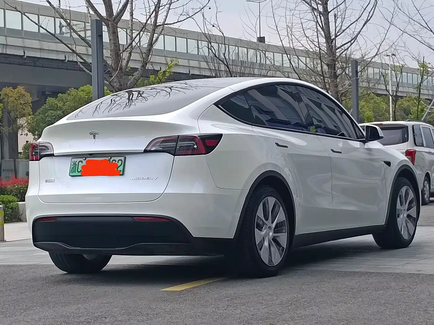 TESLA MODEL Y