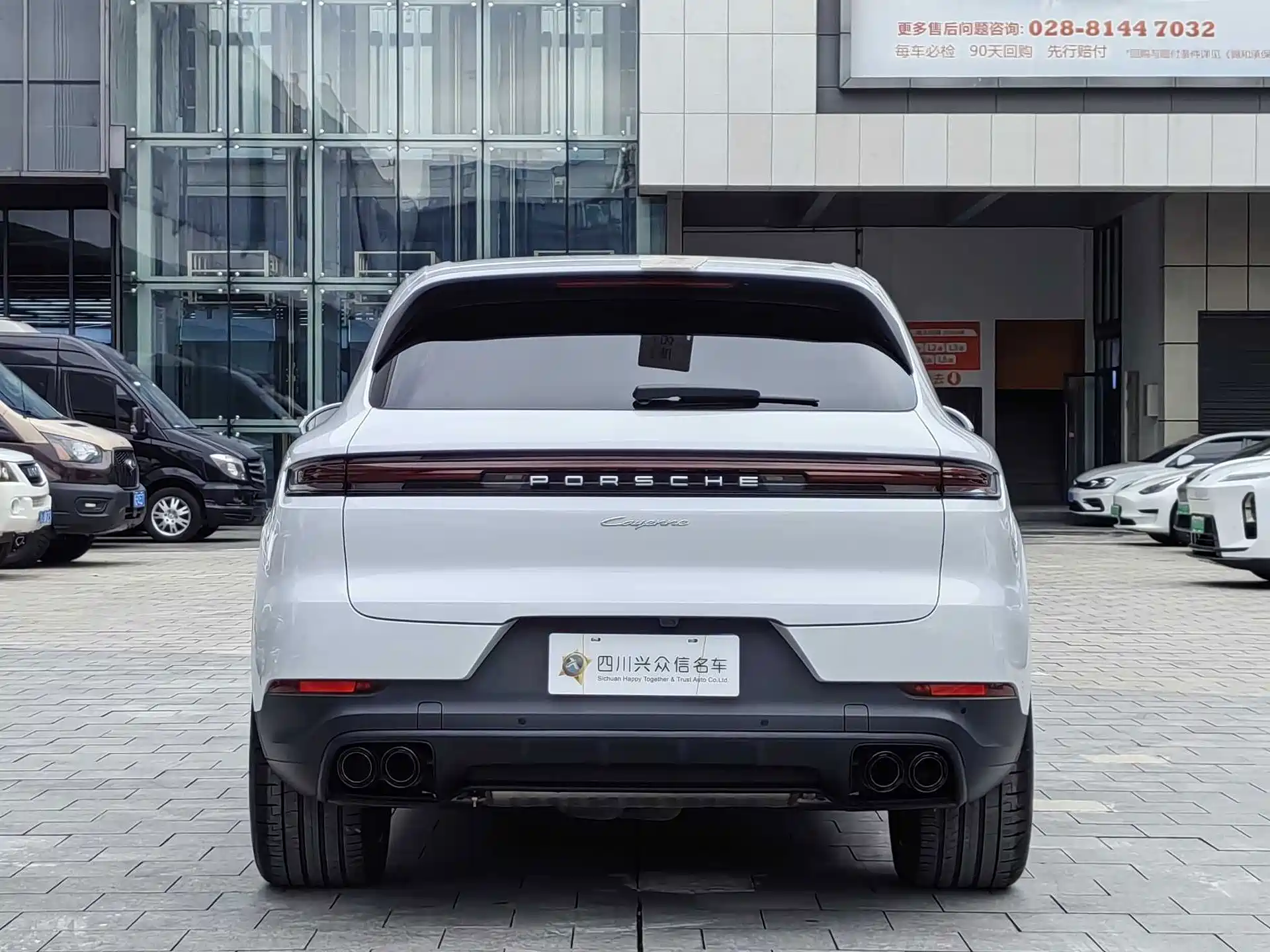 Photo 6 - Porsche Cayenne