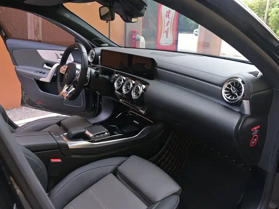 Mercedes-Benz A-Class AMG 2023 Model Year AMG A 35 L 4MATIC фото 27