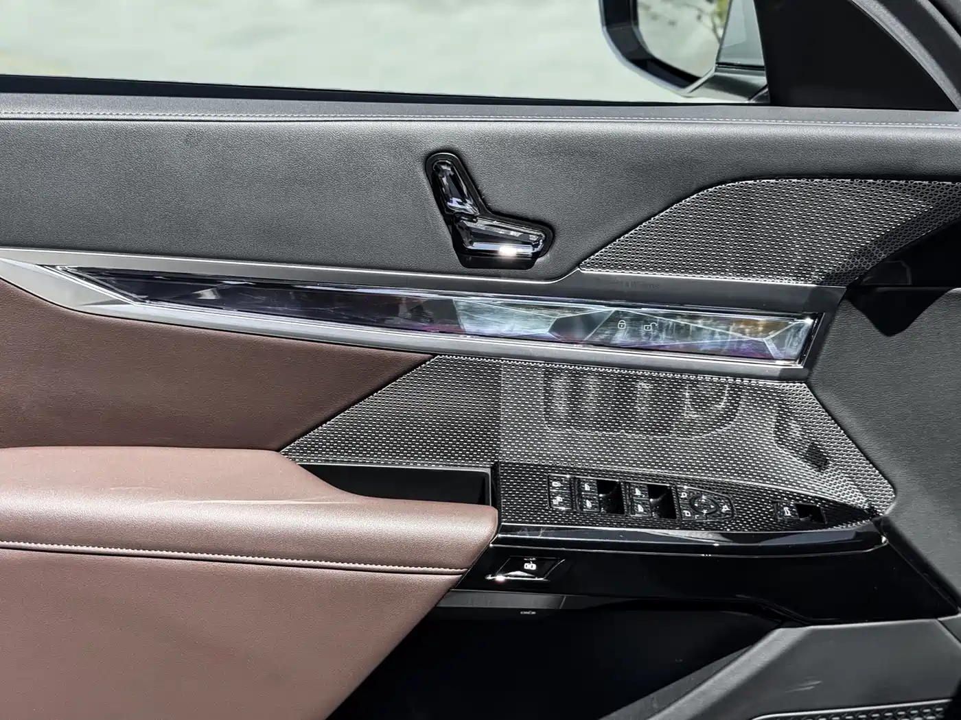 BMW 7 Series 2023 Model 735Li Luxury Package фото 13