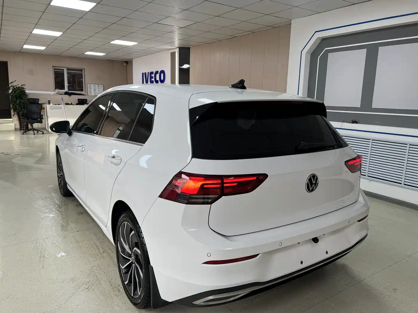 Volkswagen Golf 2021 280TSI DSG 30th Anniversary Edition фото 4