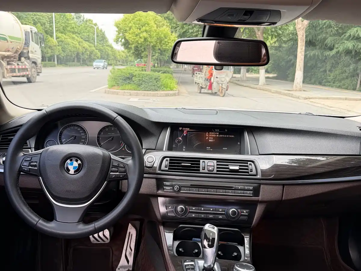 BMW 5 Series 2014 525Li Luxury Design Package фото 5