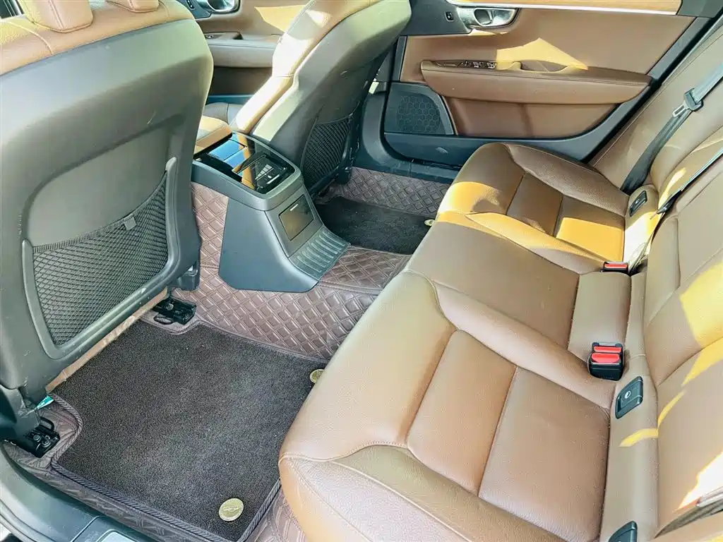 VOLVO S90 PLUG-IN HYBRID