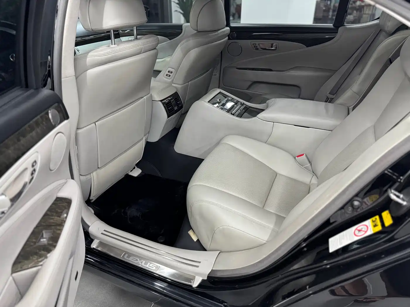 Lexus LS 2006 460L Premium Edition фото 10