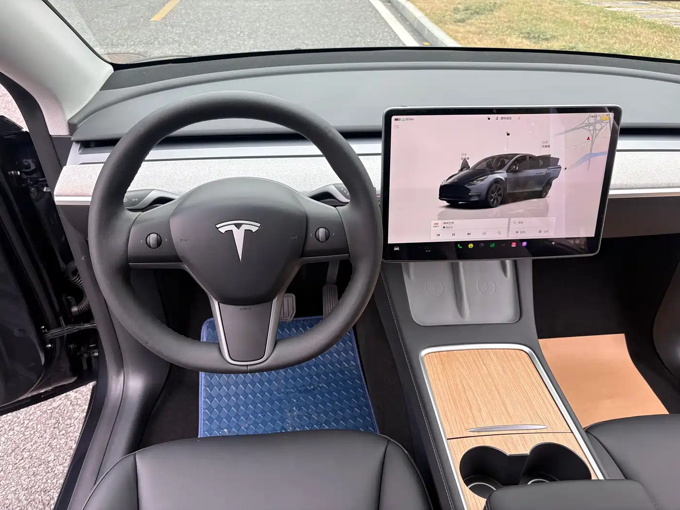 TESLA MODEL Y