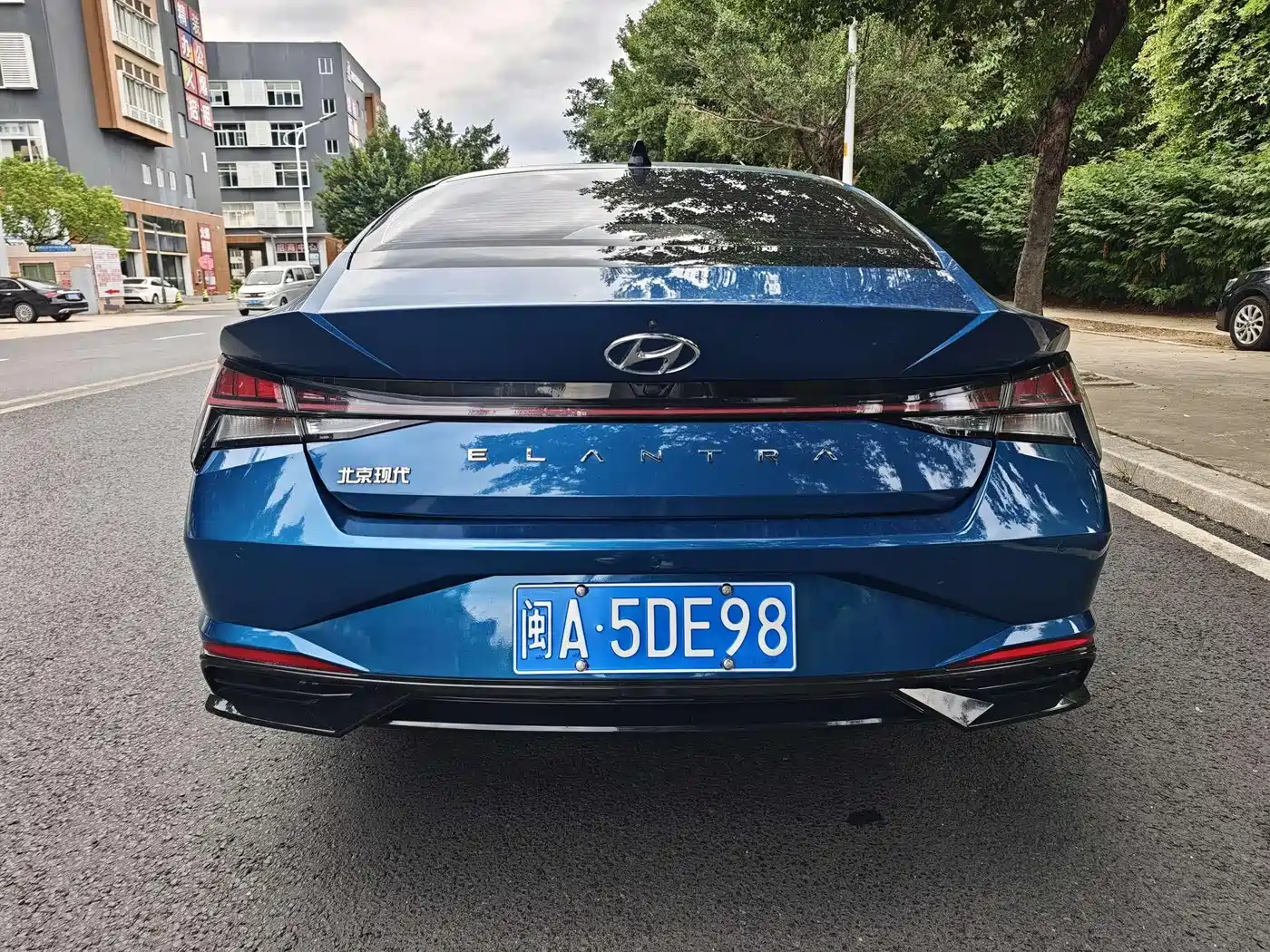 Hyundai Elantra 2021 1.5L CVT LUX Premium Edition фото 17