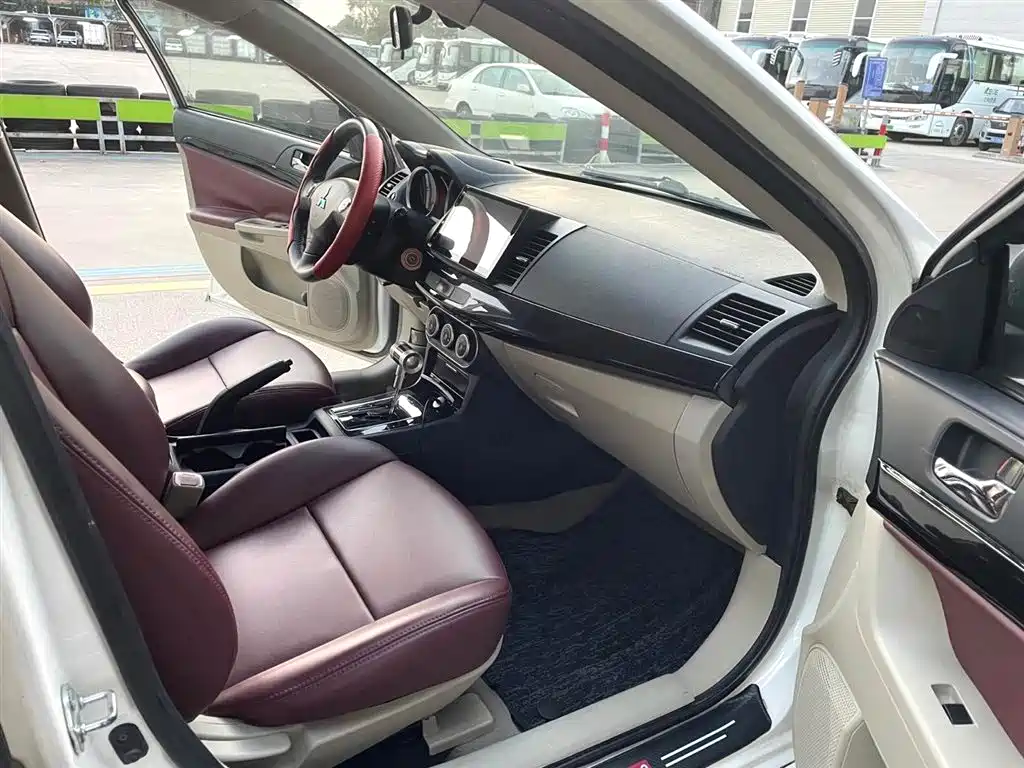 Mitsubishi Lancer EX 2011 Fashion Edition 1.8L CVT Comfort фото 5