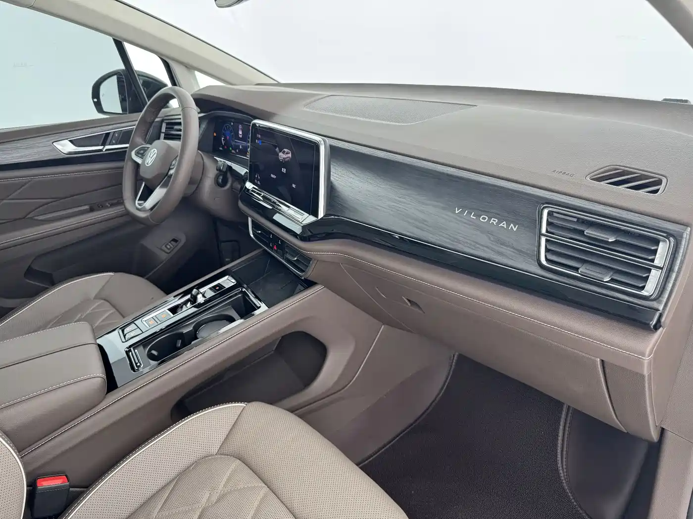 Volkswagen Viloran 2023 380TSI Premium Edition фото 11