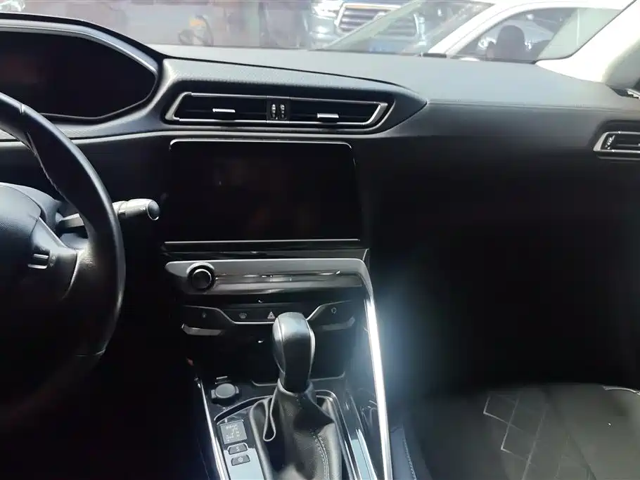 Peugeot 308 2016 230THP Automatic Luxury фото 13