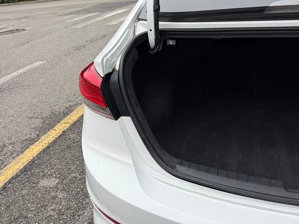 Hyundai Elantra 2020 1.5L CVT Smart Style·Elite фото 16