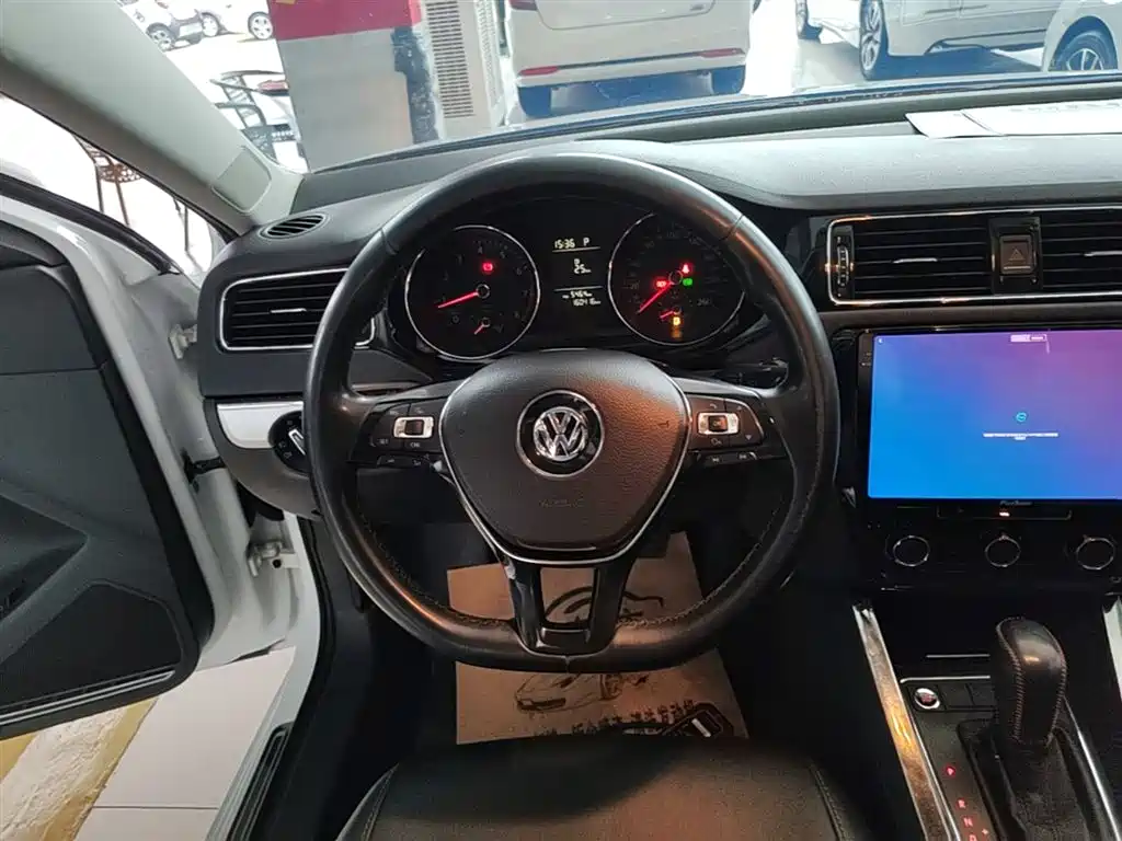 Volkswagen Sagitar 2017 230TSI Automatic Comfort фото 11