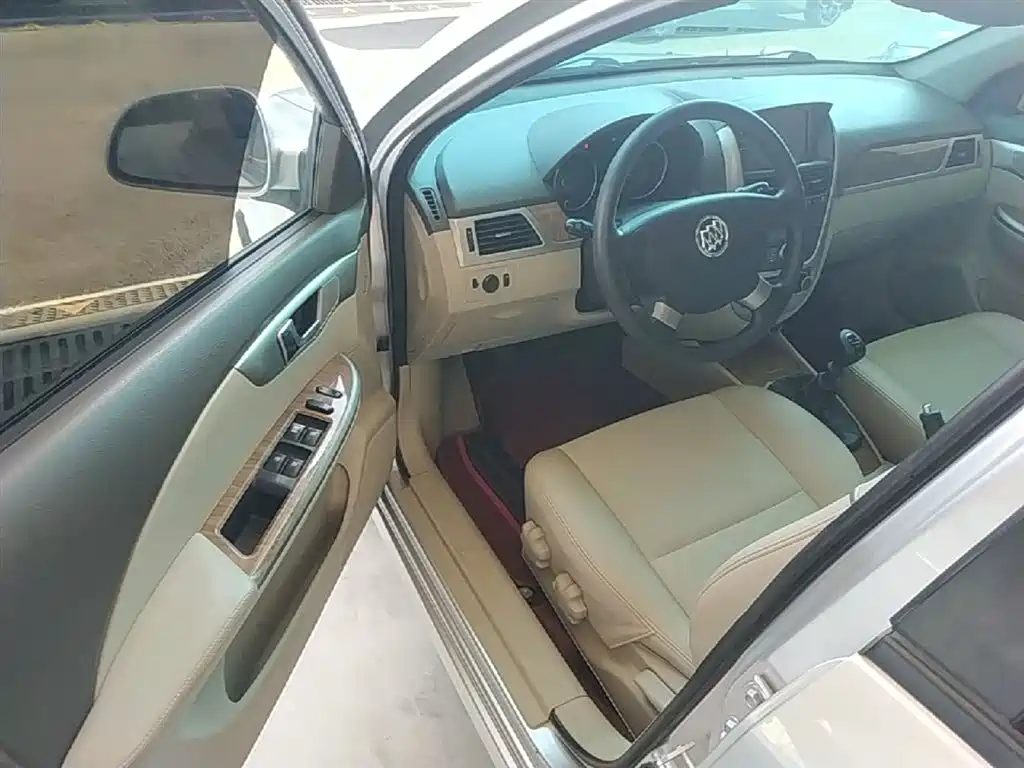 Buick Excelle 2015 1.5L Manual Classic фото 16