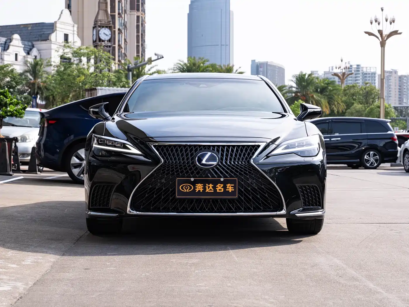 Lexus LS 2021 500h Luxury Edition фото 2