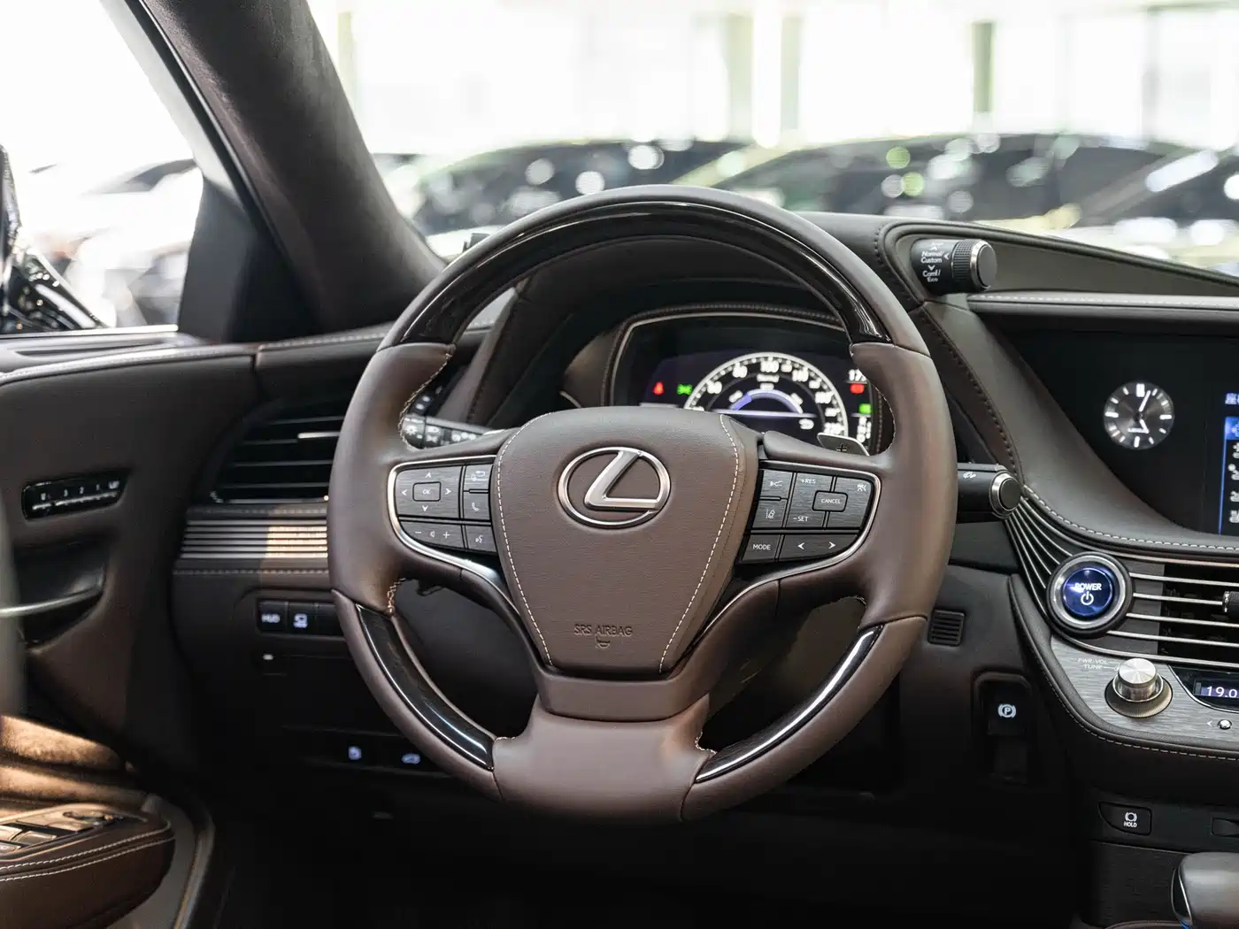 Lexus LS 2018 500h Luxury Edition China V фото 14