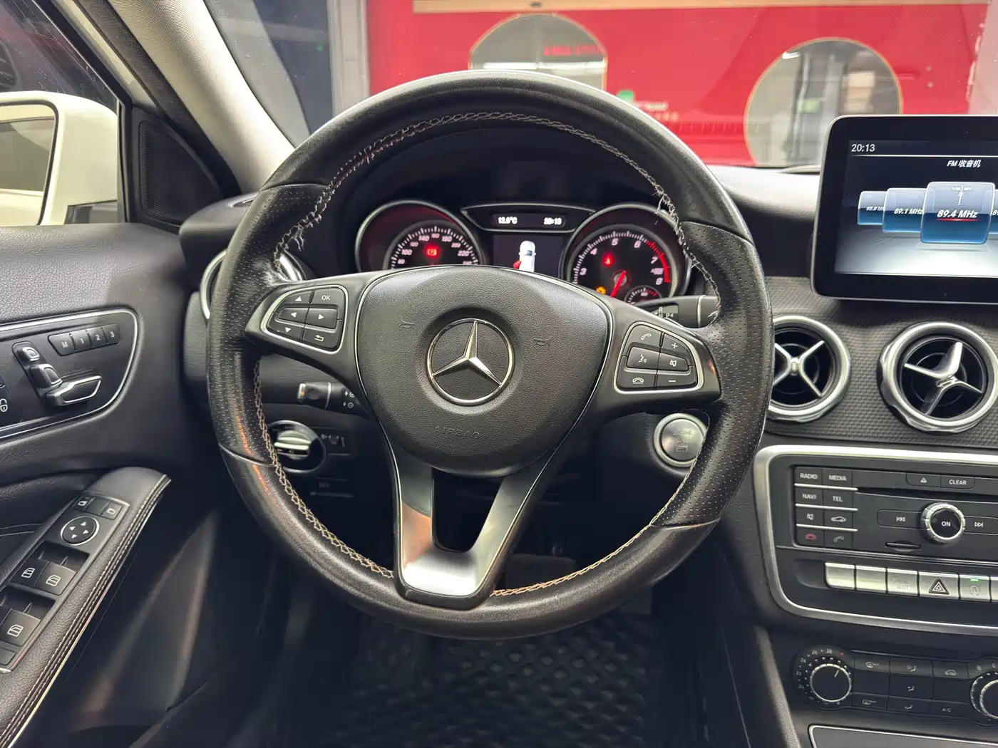 Mercedes-Benz GLA 2017 GLA 200 Dynamic фото 11