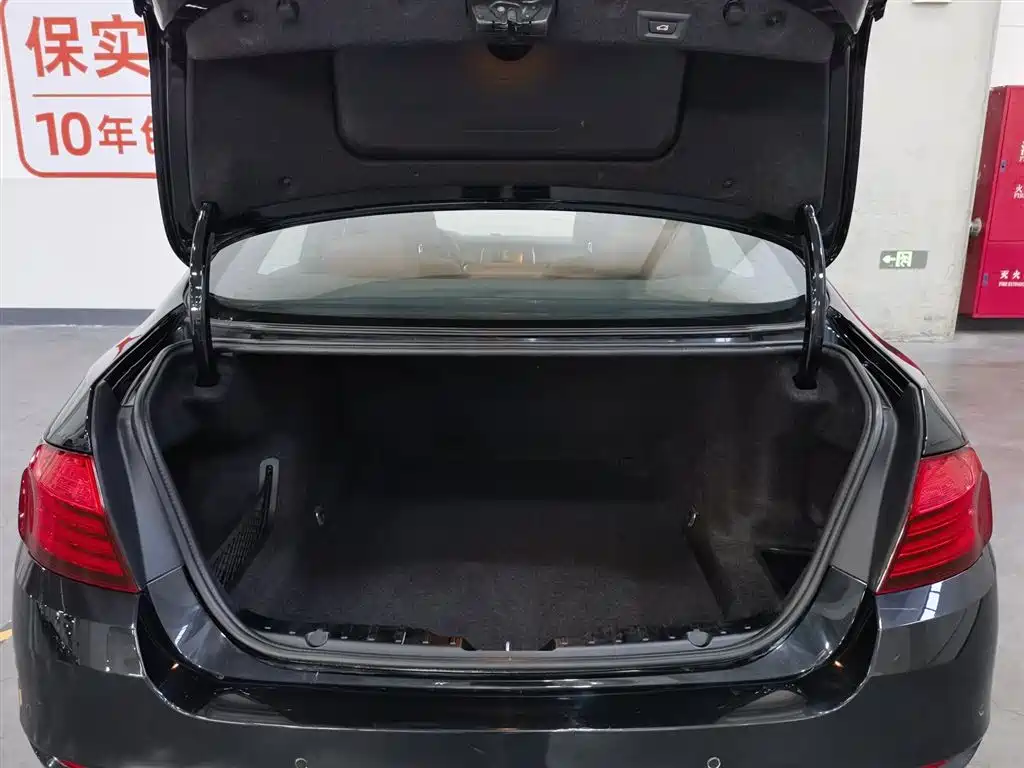 BMW 5 Series 2017 520Li Classic Edition фото 16