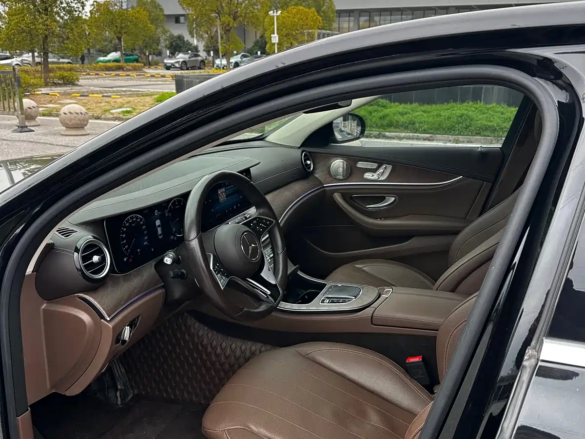 MERCEDES-BENZ E CLASS