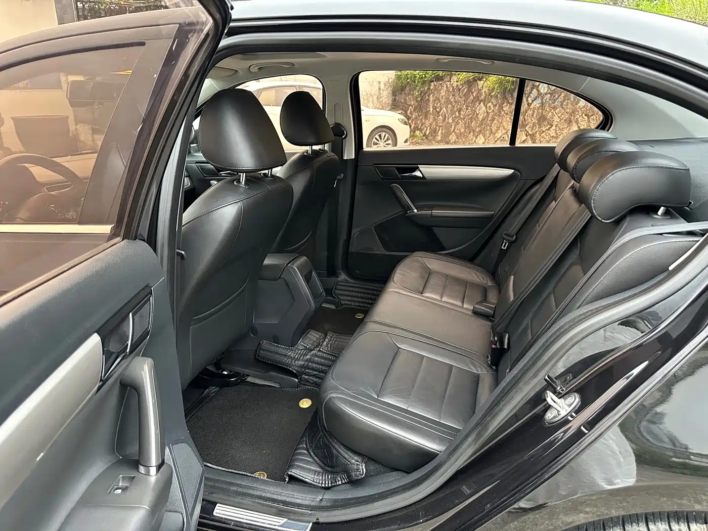 Volkswagen Lavida 2013 Facelift Classic 1.6L Automatic Comfort фото 5
