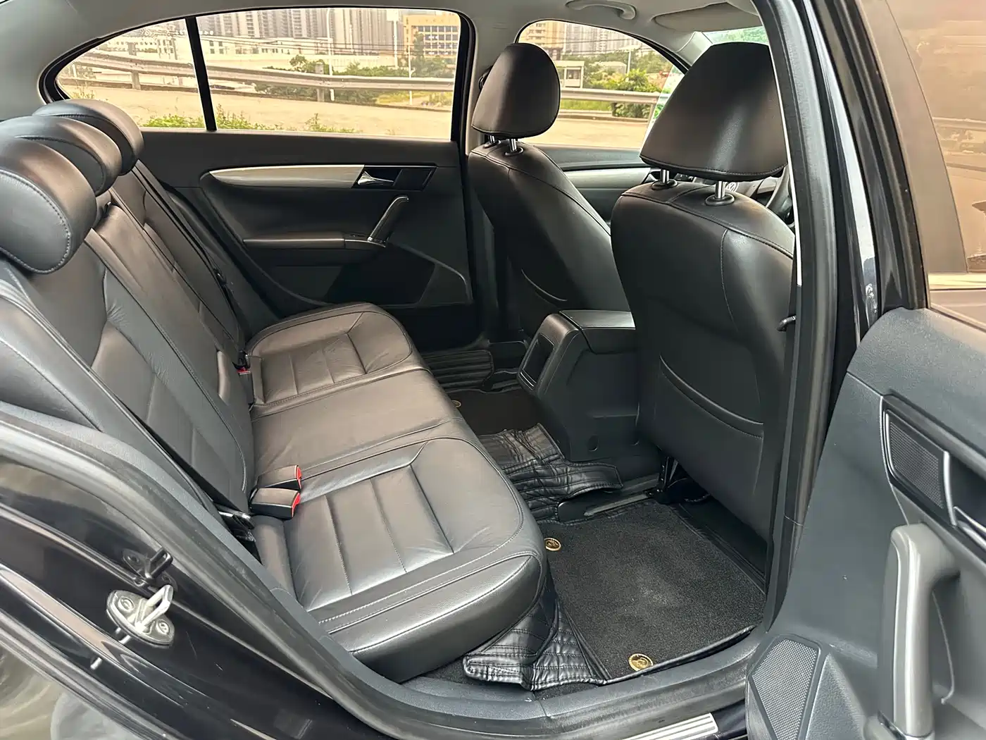 Volkswagen Lavida 2013 Facelift Classic 1.6L Automatic Comfort фото 9