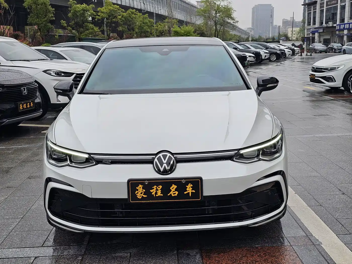 VOLKSWAGEN GOLF
