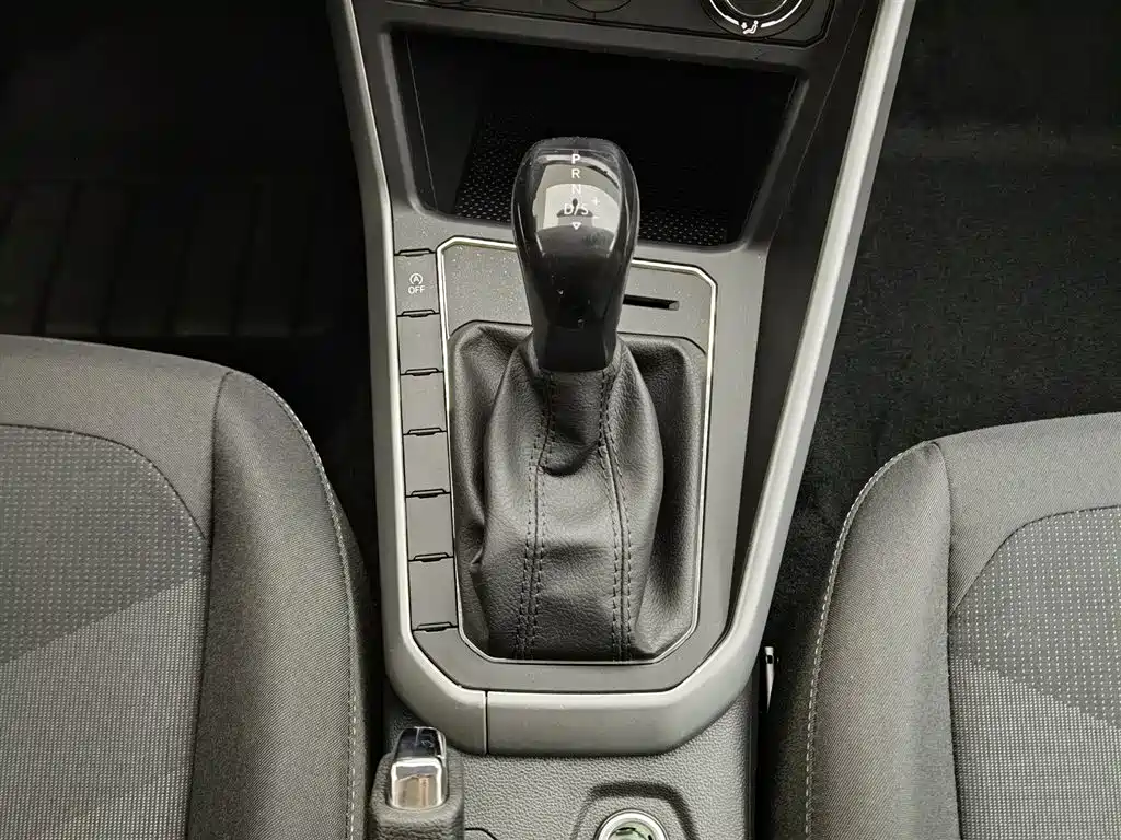 Volkswagen Polo 2023 Facelift Plus 1.5L Auto Joyful Living Edition фото 13