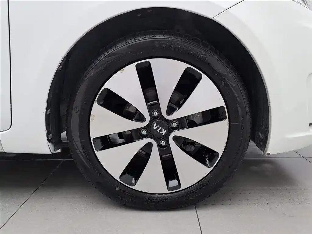Kia K2 2012 Sedan 1.6L AT Premium Commemorative Edition фото 17