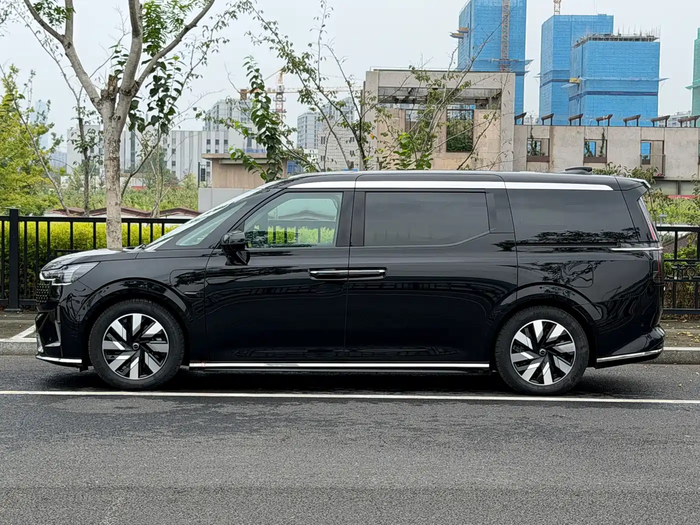 Volvo EM90 2024 2025 Ultra Six-Seater