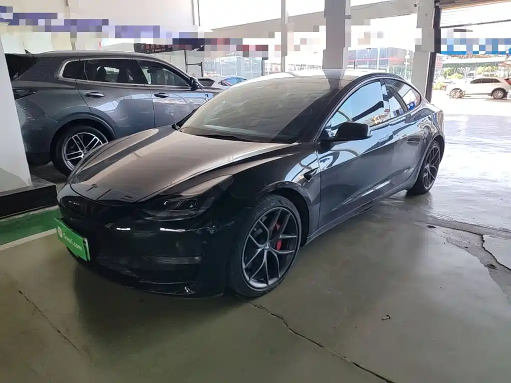 Фото 2 - Tesla Model 3