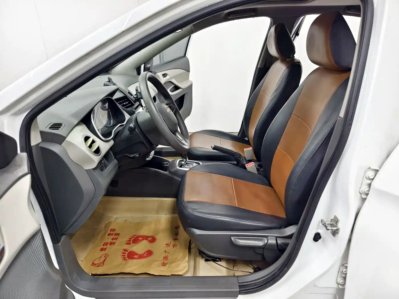 Chevrolet Sail 2015 Sail 3 1.5L AMT Happiness Sunroof Edition фото 11
