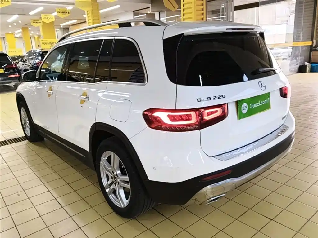 MERCEDES-BENZ GLB