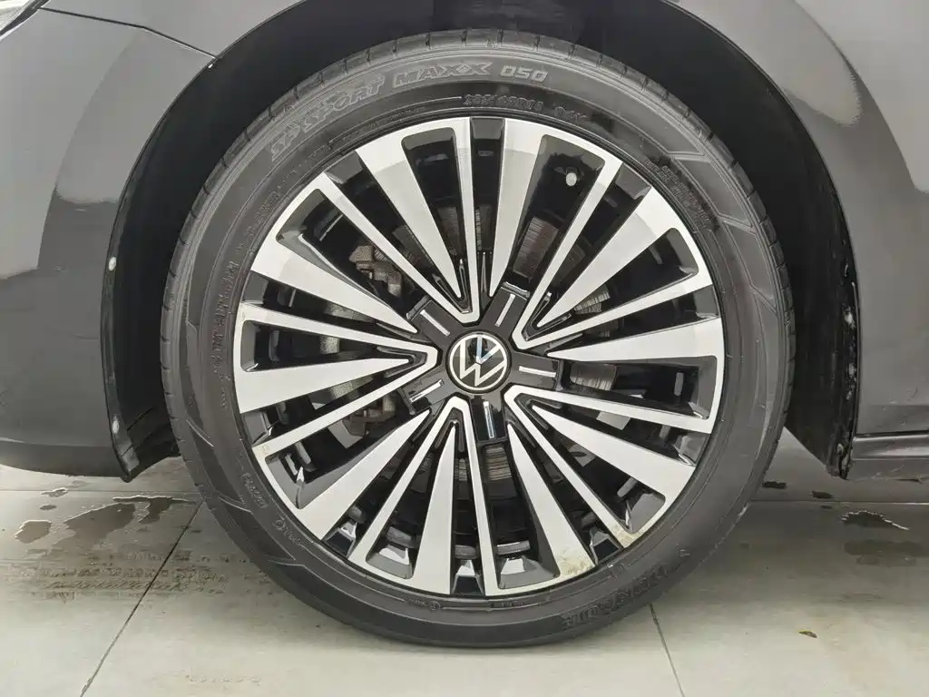 Фото 17 - Volkswagen Passat