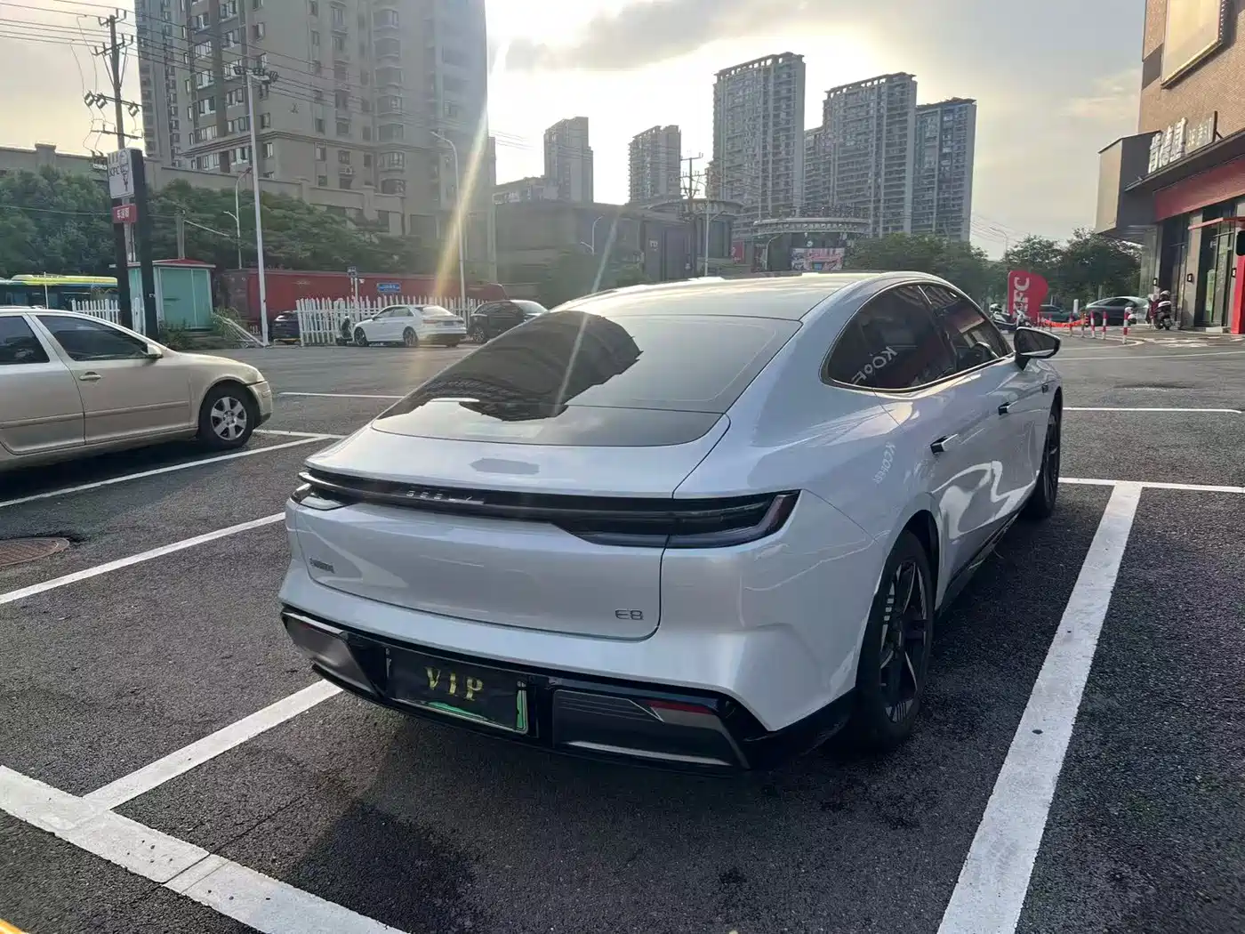 Geely Galaxy Galaxy E8 2024 2024 Model 550km RWD Soaring Dragon Edition